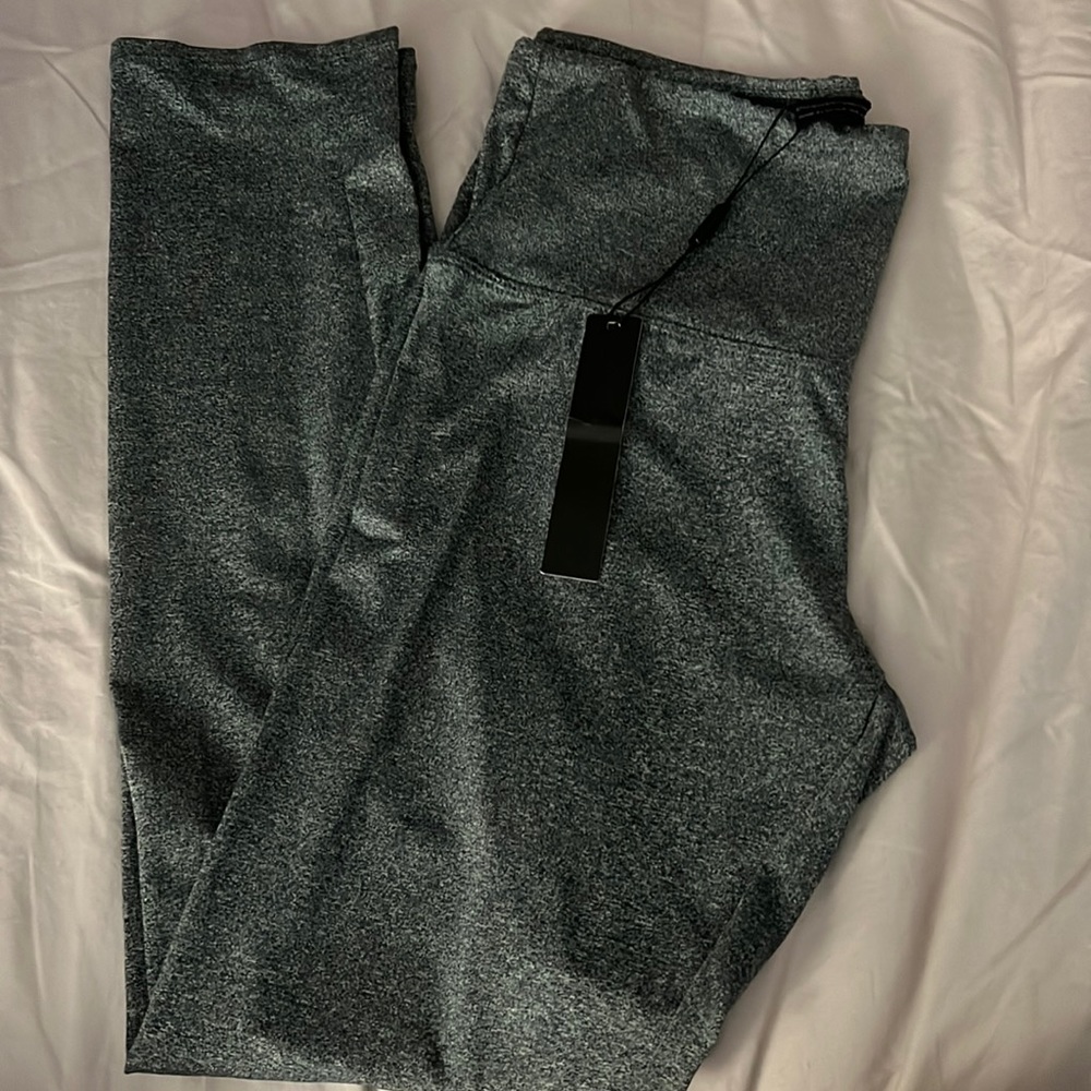 Indah Leggins.